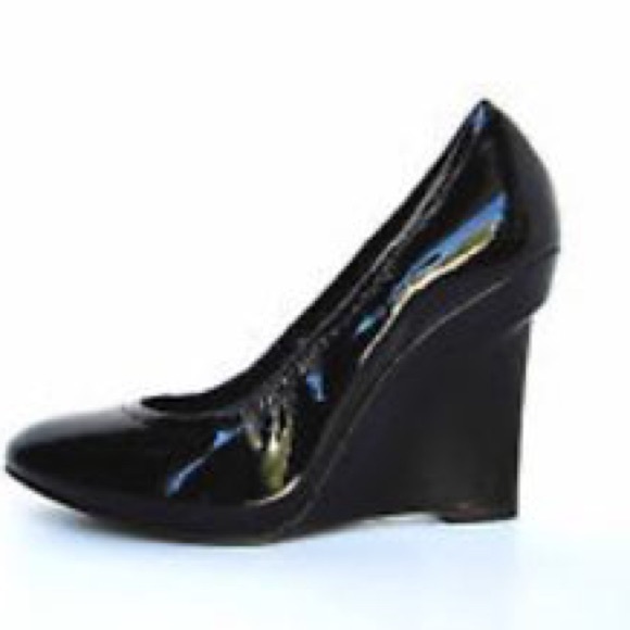 Vera Wang Lavender Ella Patent Leather Wedge